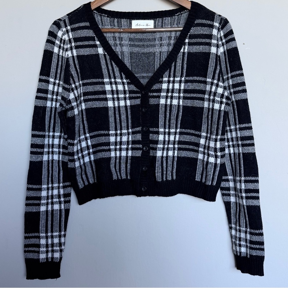 Active USA Plaid Cropped Cardigan Sweater | Black & White | Size L